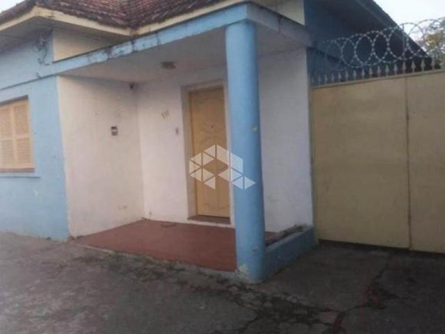 Casa em terreno 10x44 com 2 dormitórios e 2 vagas cobertas em Niterói Canoas