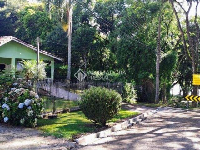 Casa em terreno amplo e diferenciado no São Lourenço