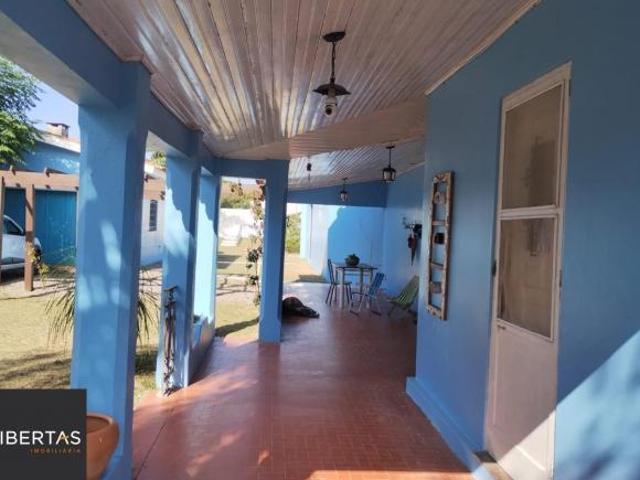 Casa em terreno amplo na Praia do Laranjal, Pelotas 4 quadras da praia