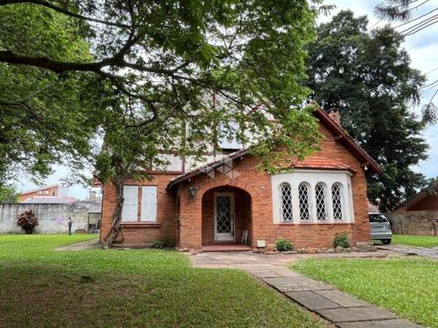CASA EM TERRENO DE 1440m2