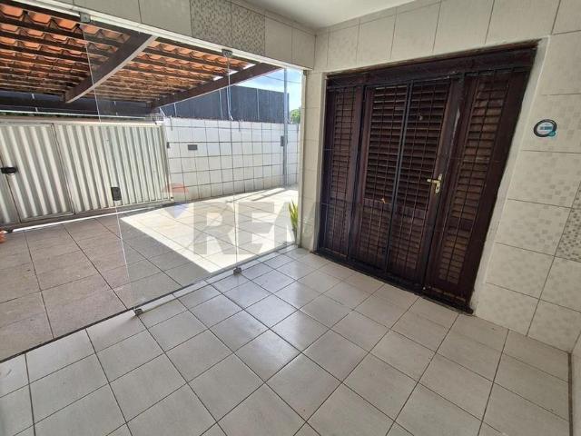 Casa em terreno de 148m² a venda na Torre