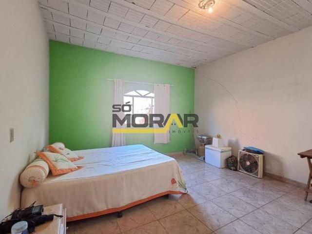 CASA EM TERRENO DE 200M2 COM 2 QUARTO 1 SUITE, 3 VAGAS DE GARAGEM E ESPACO PARA CONSTRUIR OU EXPANDI