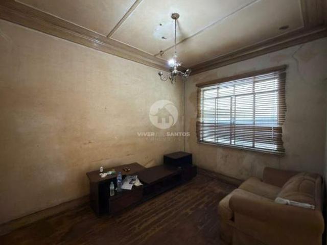 Casa em Terreno de 216 m², com Potencial para Reforma, a Poucas Quadras da Praia no Embaré – Santos/