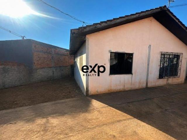 CASA EM TERRENO DE ESQUINA