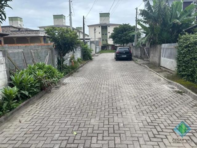 Casa a venda em ótima localização no bairro Pachecos em Palhoça