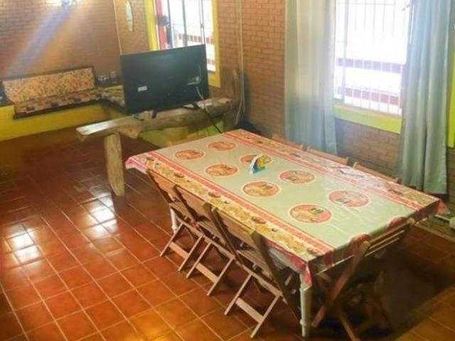Casa em Ubatuba, na praia do Sapê. Casa com piscina. Tem escritura