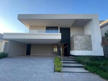 Casa em Uberaba Curitiba PR em condomínio fechado de alto padrão