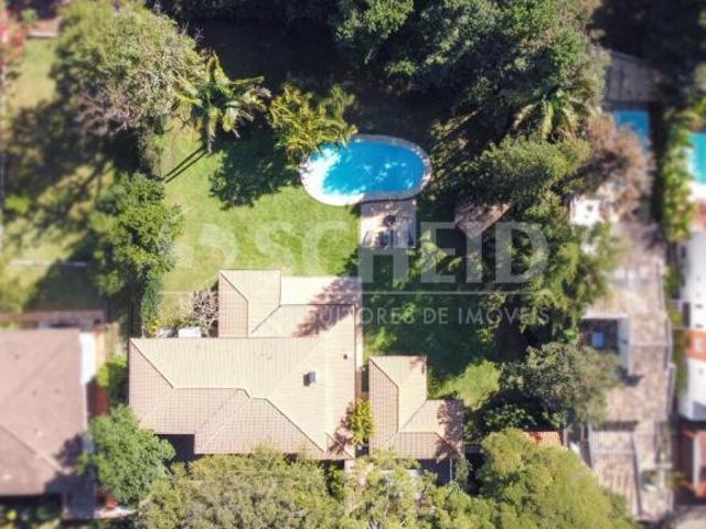 Casa em um terreno de 1.940 m², ALTO DA BOA VISTA a 1.000mts do colegio Suiço