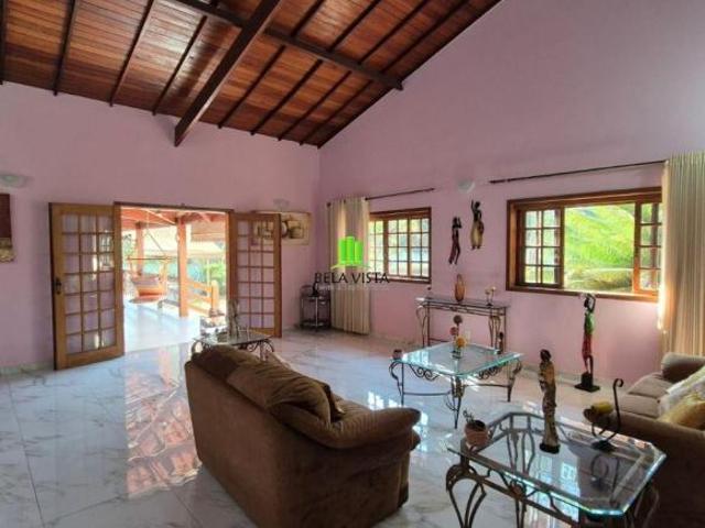 Casa em Várzea com 260.00 m², 3 quarto s, 1 suíte s, 6 vaga s