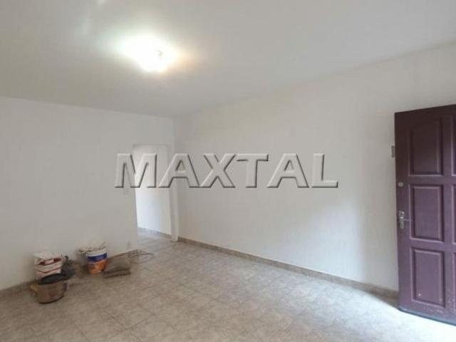 Casa em vila tranquila na região de Santana, 100m², 2 dormitórios, sala, quintal, 1 vaga