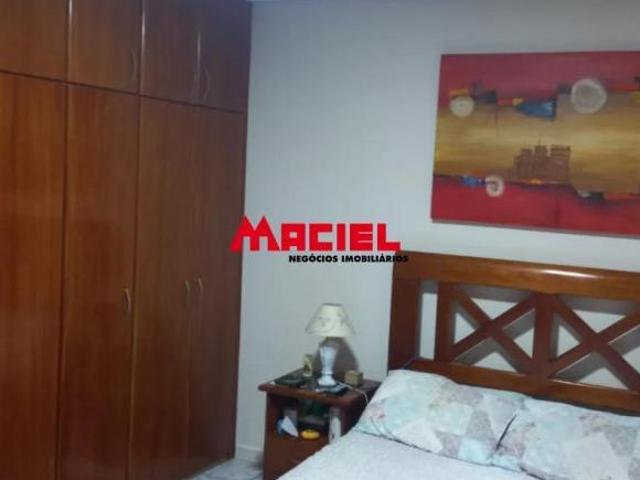 Casa Em Zona Mista de 625m² de Terreno!