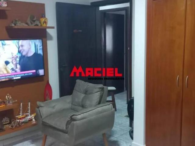Casa Em Zona Mista de 625m² de Terreno!