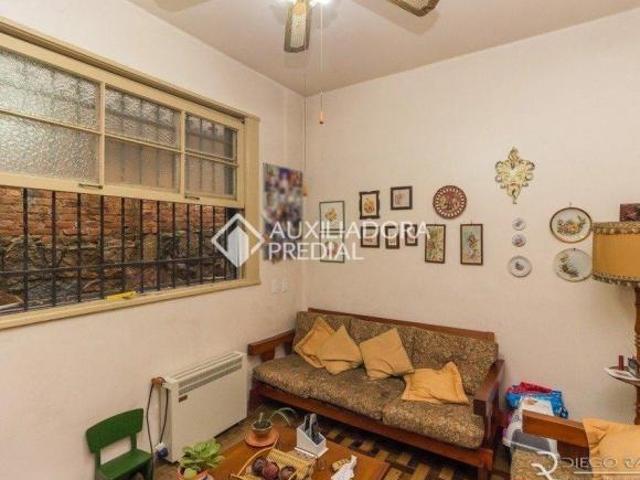 CASA EM ZONA NOBRE E TRADICIONAL!