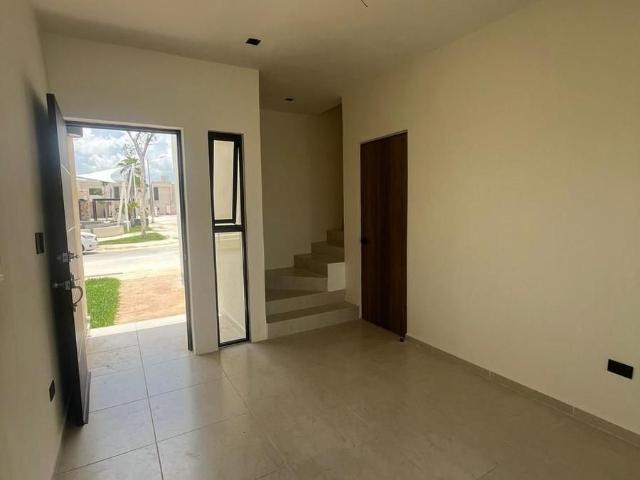 Casa en M?rida Tixcacal Opich?n, en privada con amenidades y seguridad 24 horas