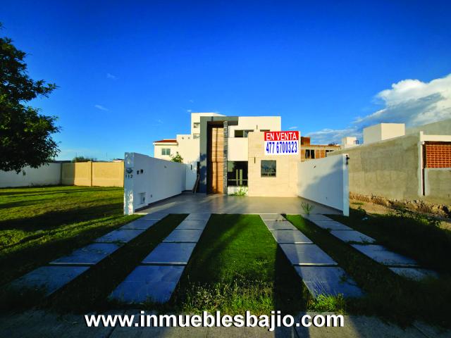 Casa en Mayorca Residencial con acabados de Alta Gama sobre el Blvd principal