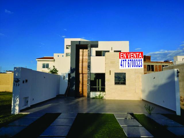Casa en Mayorca Residencial con acabados de Alta Gama sobre el Blvd principal