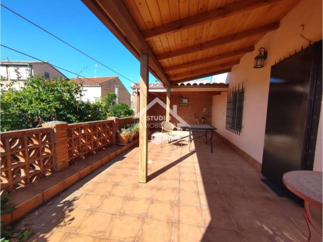 CASA EN MENDAVIA EN EL CENTRO DEL PUEBLO