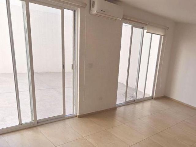 Casa en Misión San Joaquín, Querétaro con terreno excedente
