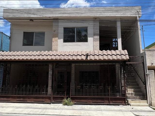 Casa en Mitras Centro