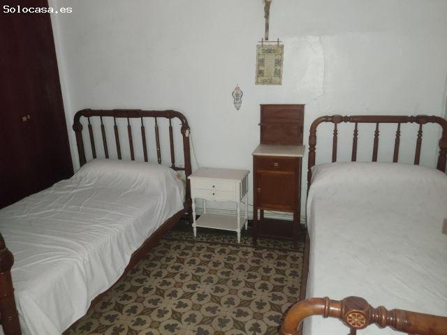 CASA EN MONTEALEGRE EN ZONA CENTRO, HACIENDO ESQUINA CON OPICIONES MUY INTERESANTES