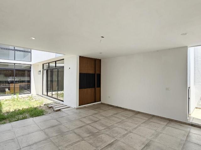 Casa en nueva con acabados de lujo muy cerca de periferico