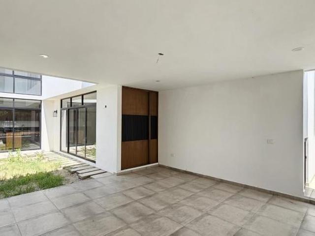 Casa en nueva con acabados de lujo muy cerca de periferico