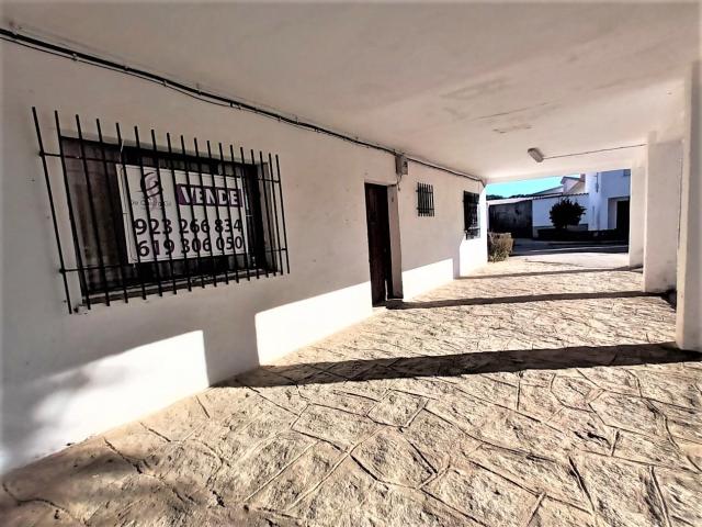 CASA EN NUEVO NAHARROS CON DOS SALONES EN EL CENTRO