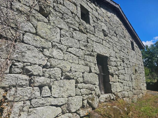 CASA EN O PINTO LLENA DE POTENCIAL PARA REFORMAR