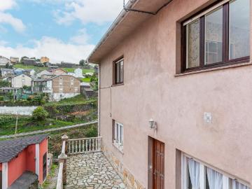 Casa en Ortiguera a 100 metros del puerto