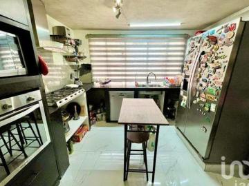 CASA EN AV. CHICAGO