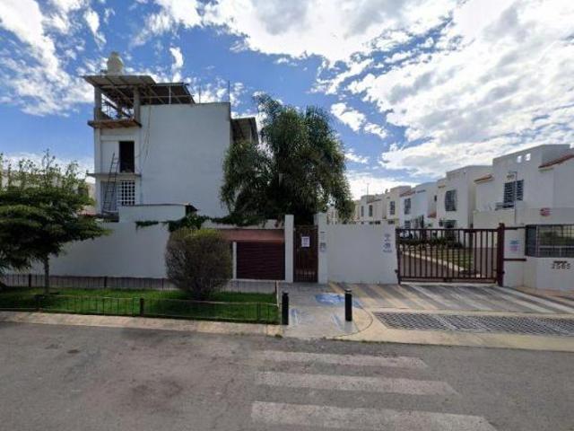 Casa en Av. Guadalajara 2565, Altus Quintas, Tesistán, Jal. *RB