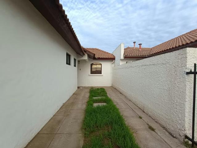 Casa en avda. Gabriela mistral al llegar a cuatro esquinas, la serena | 3 dormitorios por 5900.00 en La Serena