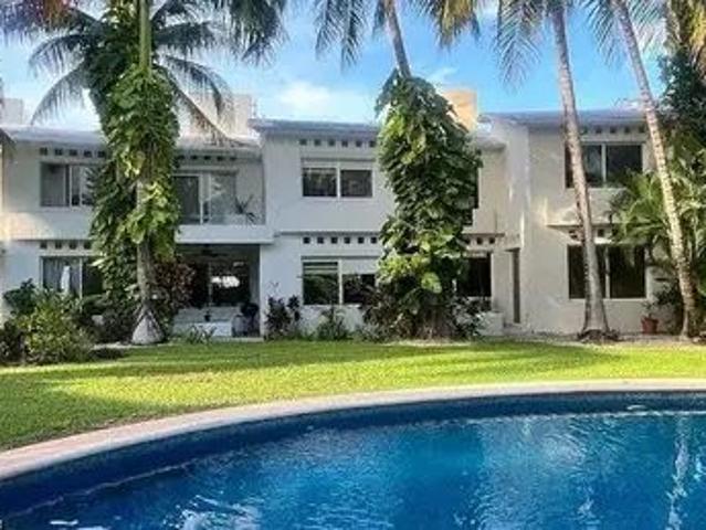 Casa en Avenida Álamos, Cancún, Benito Juárez, Quintana Roo, 77506, México
