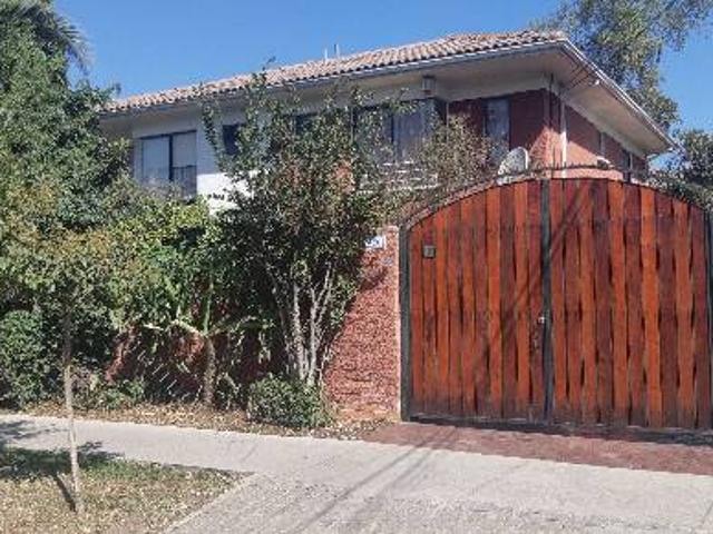 CASA EN AVENIDA SAN CARLOS, LADO DE DULCE ALEGRIA $ 750,000