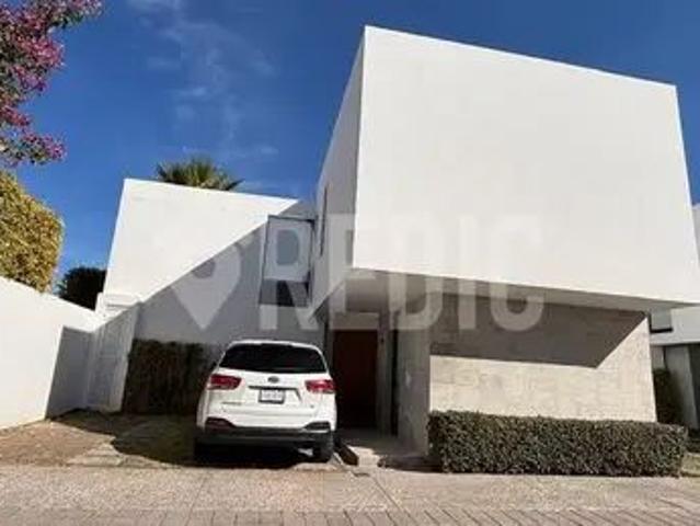 Casa en Avenida Santa Rosa, Delegación Félix Osores, Municipio De Querétaro, Querétaro, 11101, México