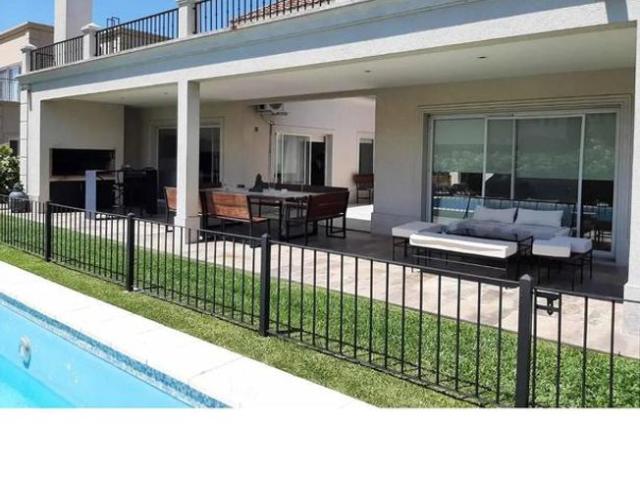 Casa en Ayres Plaza