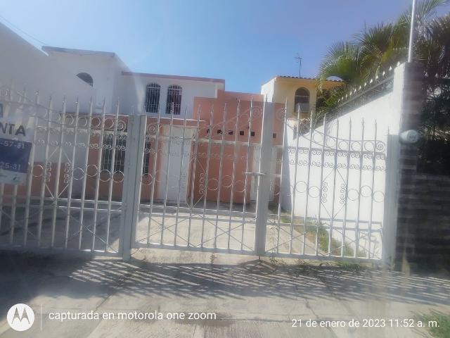 CASA EN AZALEAS