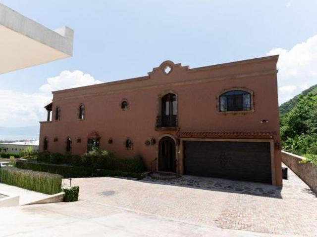 Casa en Ajijic con vista al lago de Chapala estilo Villa Toscana