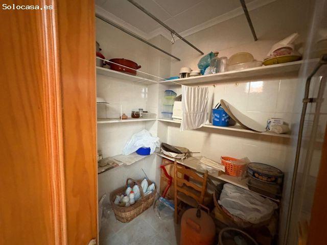 CASA EN ALPERA. OPORTUNIDAD. MUCHAS POSIBILIDADES. PLENO CENTRO