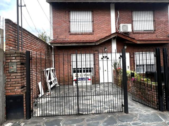 Casa en alquiler Martín Coronado 3 ambientes