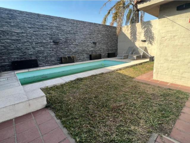 Casa en alquiler a metros de Ruta 20 con pileta