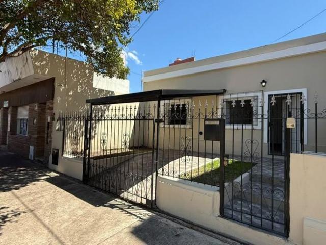 Casa en ALQUILER Alto Alberdi 3 Dormitorios Patio, Jardín y Cochera!