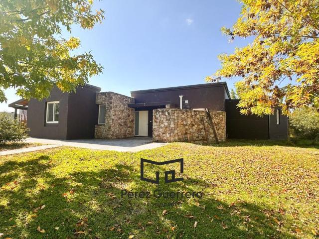 Casa en alquiler anual Canton Islas con pileta