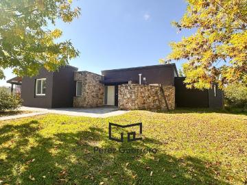 Casa en alquiler anual Canton Islas con pileta