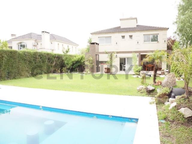 CASA EN ALQUILER ANUAL CON MUEBLES EN ESQUINA – SAN ISIDRO LABRADOR, VILLANUEVA