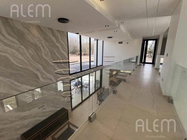 Casa en alquiler anual de 7 ambientes en La Providencia Canning