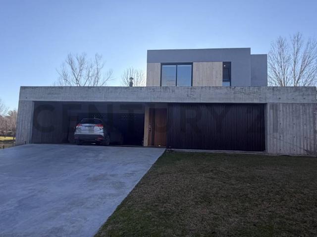 Casa en Alquiler anual El Cantón Norte Amoblada 5 ambientes