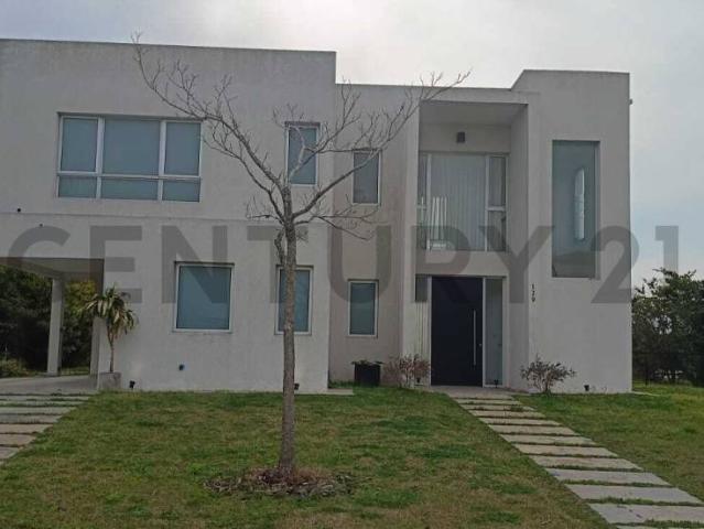 Casa en alquiler anual en Puertos del Lago Barrio Ceibos