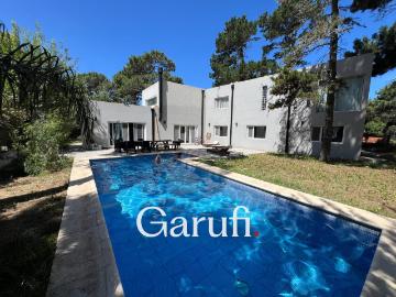 Casa en Alquiler ANUAL en Pinamar Norte con Piscina Climatizada