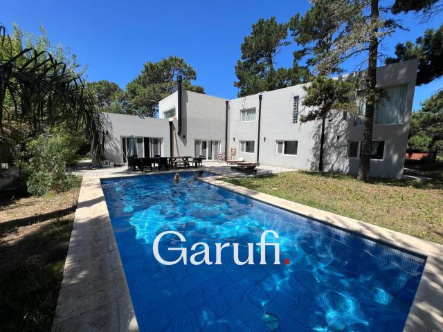 Casa en Alquiler ANUAL en Pinamar Norte con Piscina Climatizada